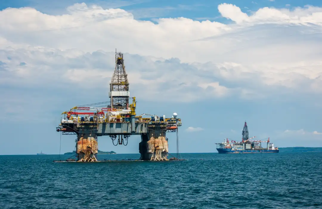 Silhouette image of an oil platform